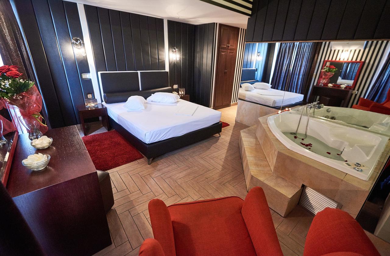 Suite with Hot Tub